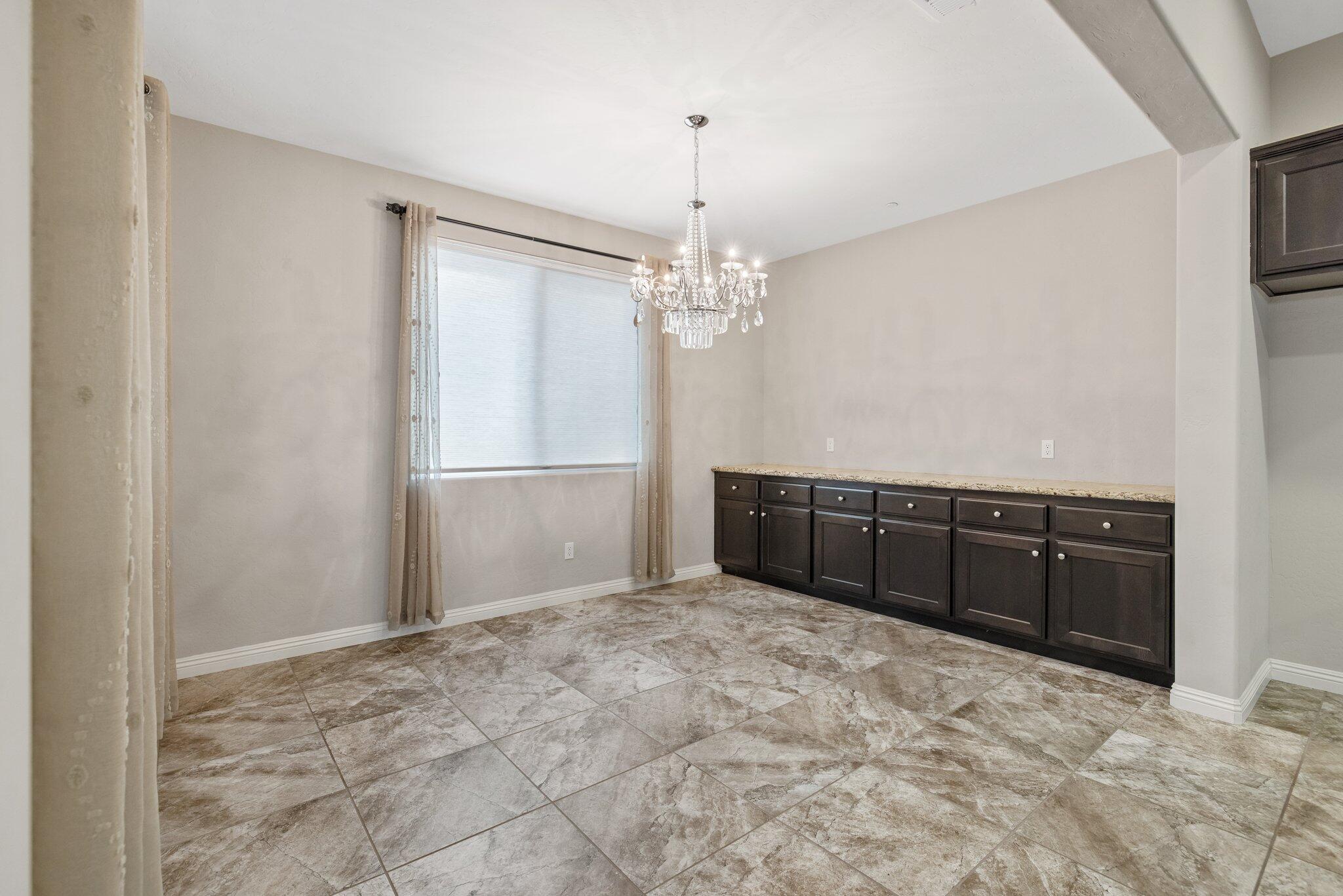 Visalia, California 93291, United States, 4 Bedrooms Bedrooms, ,3 BathroomsBathrooms,Residential,Active,890