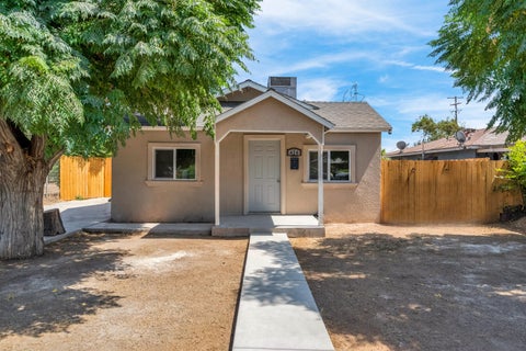Photo of 424 Morton Avenue, Sanger, CA 93657 (MLS # 243877)