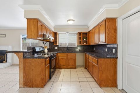 Photo of 1911 N Giddings, Visalia, CA 93291 (MLS # 240834)