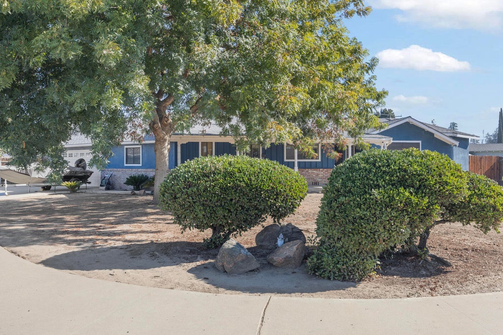 Photo of 2242 E Howard Avenue, Visalia, CA 93292 (MLS # 242698)