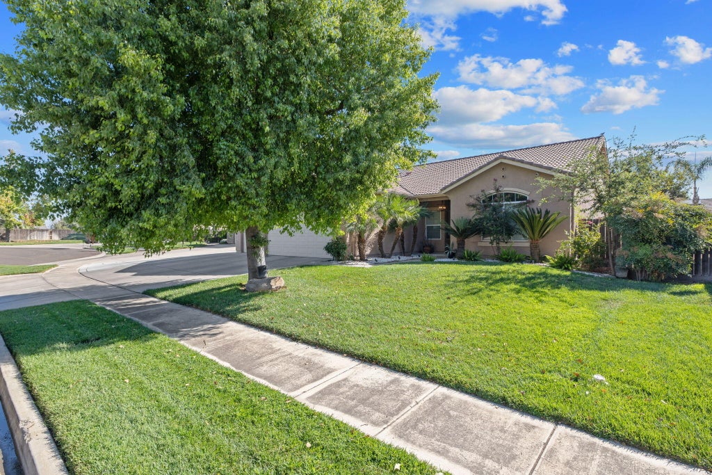 Photo of 3034 S Virmargo Court, Visalia, CA 93292 (MLS # 244131)