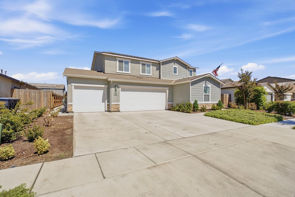 Photo of 1040 E Reese Avenue, Visalia, CA 93292 (MLS # 244067)