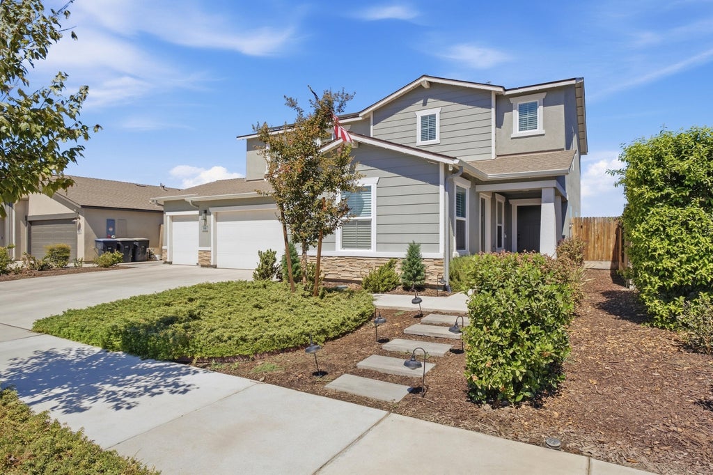 Photo of 1040 E Reese Avenue, Visalia, CA 93292 (MLS # 244067)