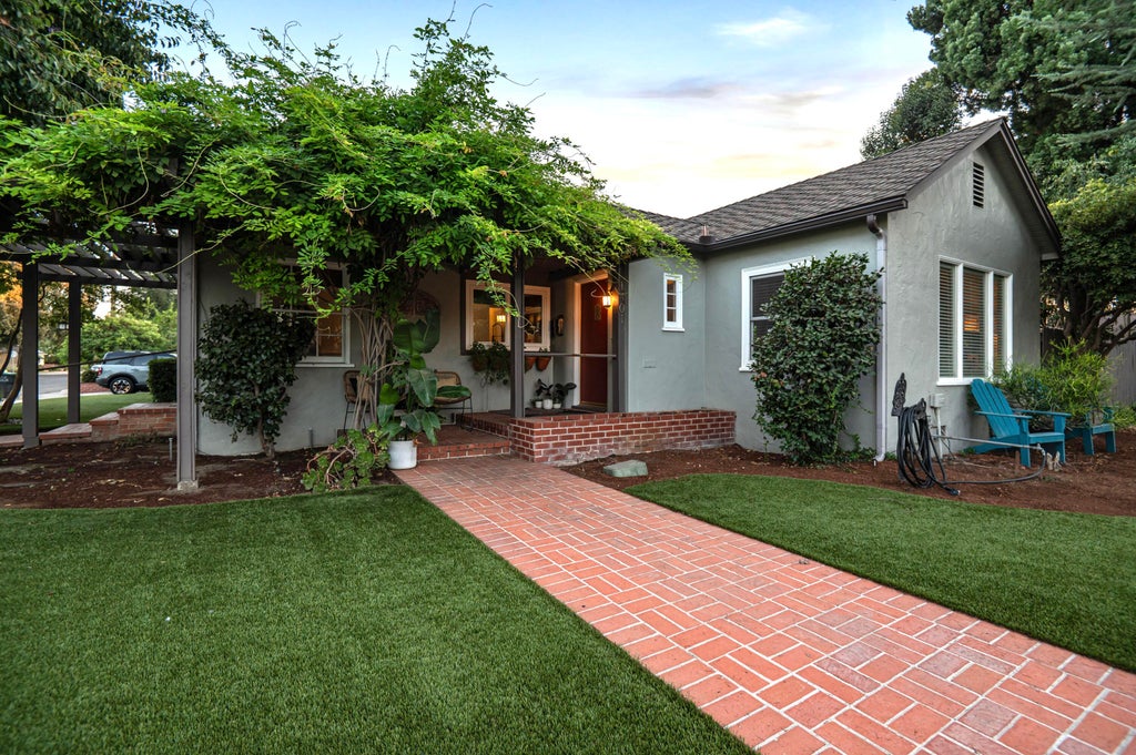 Photo of 1401 W Myrtle, Visalia, CA 93277 (MLS # 243703)