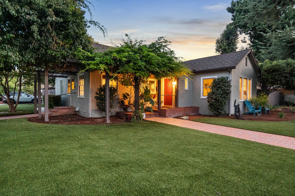 Photo of 1401 W Myrtle, Visalia, CA 93277 (MLS # 243703)