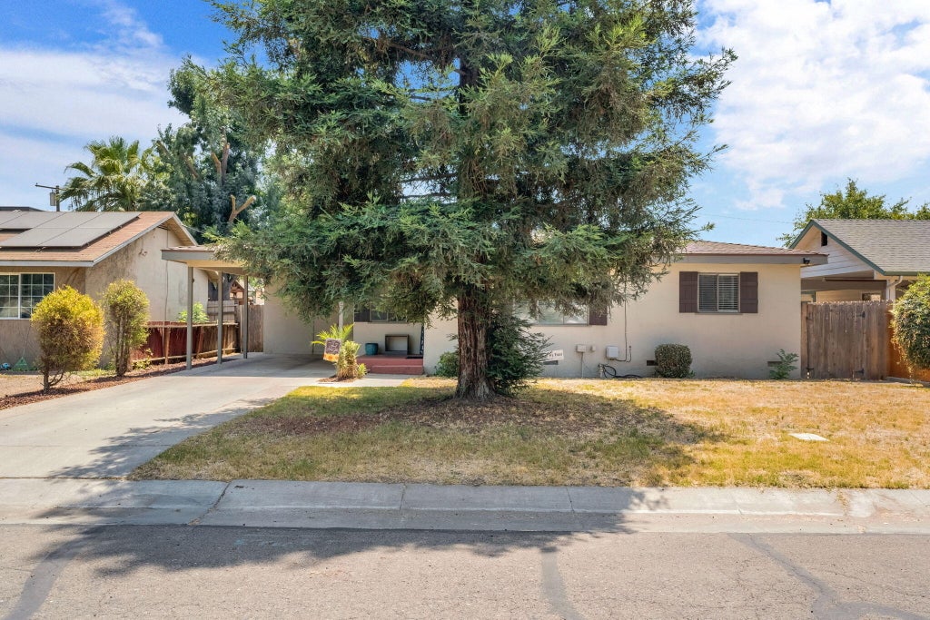Photo of 4325 W Damsen Avenue, Visalia, CA 93291 (MLS # 243680)