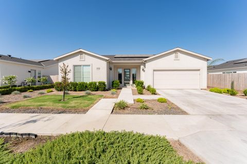 Photo of 3811 N Santa Fe Street, Visalia, CA 93292 (MLS # 240749)