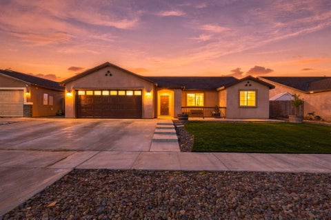 Photo of 1835 Santa Cruz Drive W, Tulare, CA 93274 (MLS # 243866)