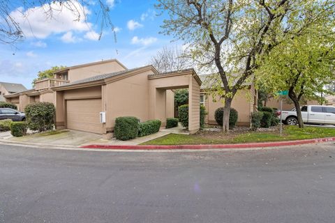 Photo of 1233 S Kent Street, Visalia, CA 93277 (MLS # 239694)