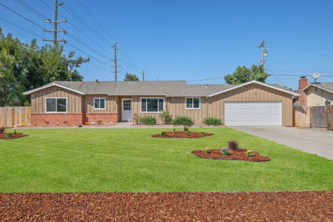 Photo of 332 W Walnut Avenue, Visalia, CA 93277 (MLS # 244313)