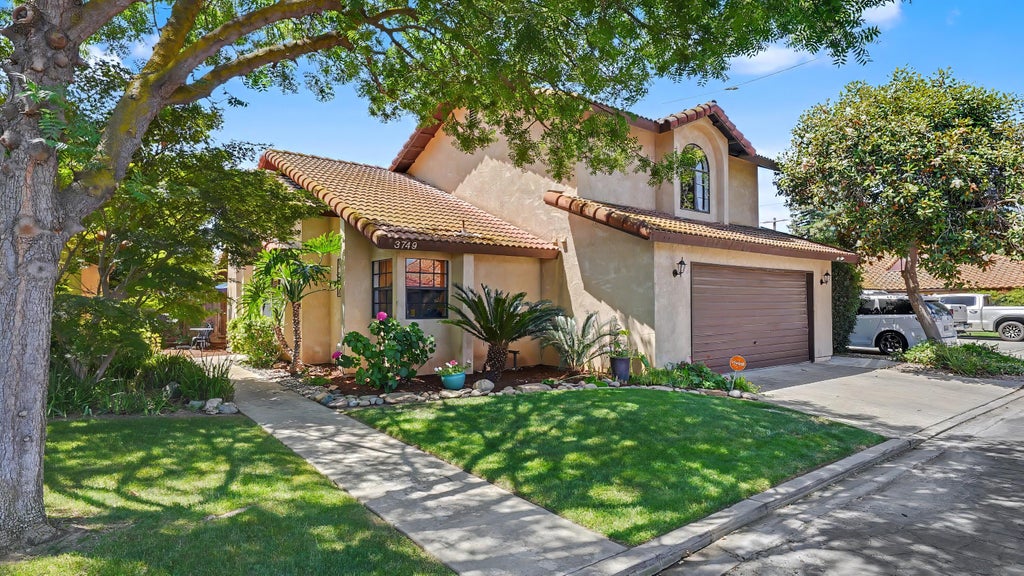 Photo of 3749 W Damsen Avenue, Visalia, CA 93291 (MLS # 241766)