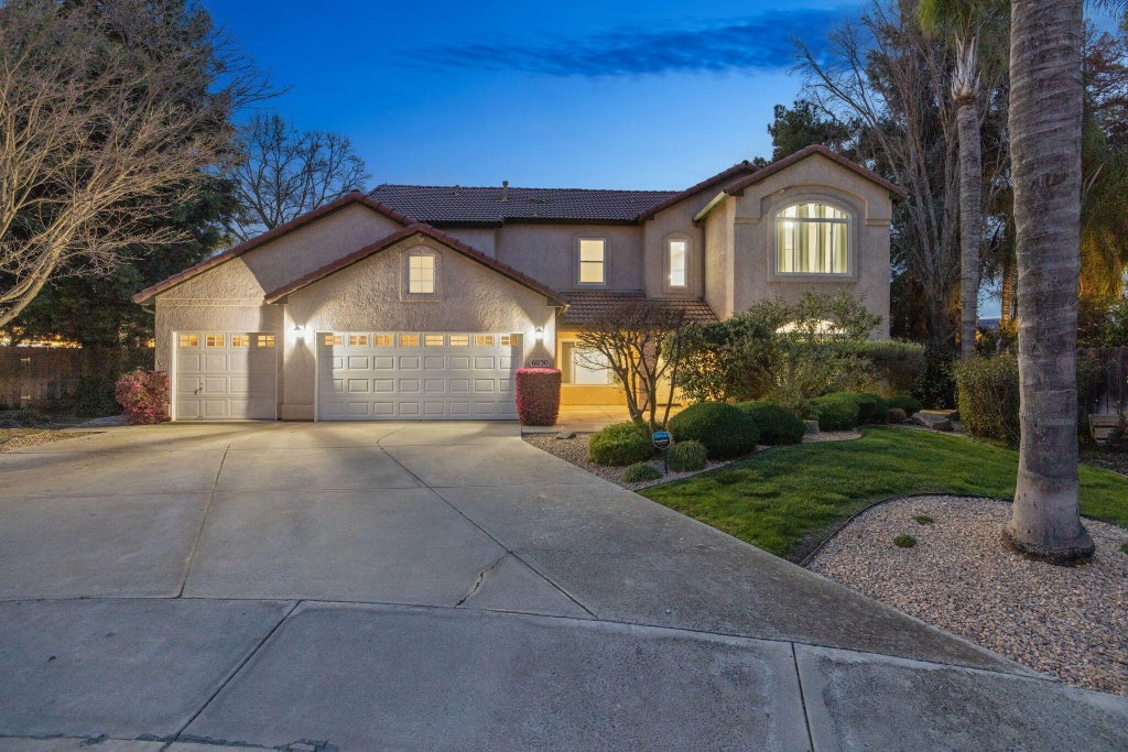 Photo of 6030 W Country Court, Visalia, CA 93277 (MLS # 240140)