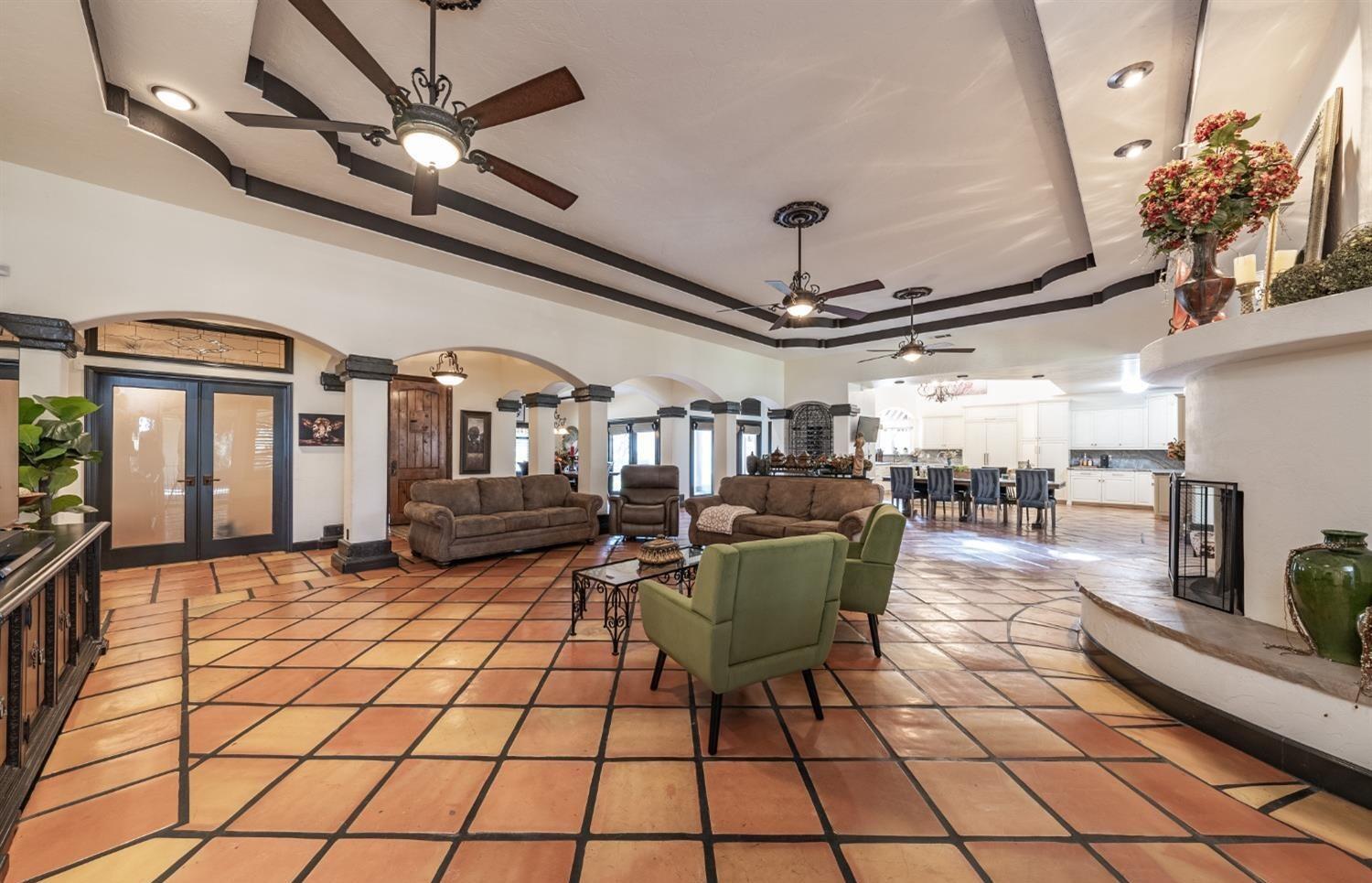 Hanford, California 93230, United States, 5 Bedrooms Bedrooms, ,5 BathroomsBathrooms,Residential,Active,144196