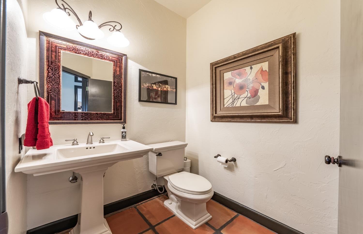 Hanford, California 93230, United States, 5 Bedrooms Bedrooms, ,5 BathroomsBathrooms,Residential,Active,144196