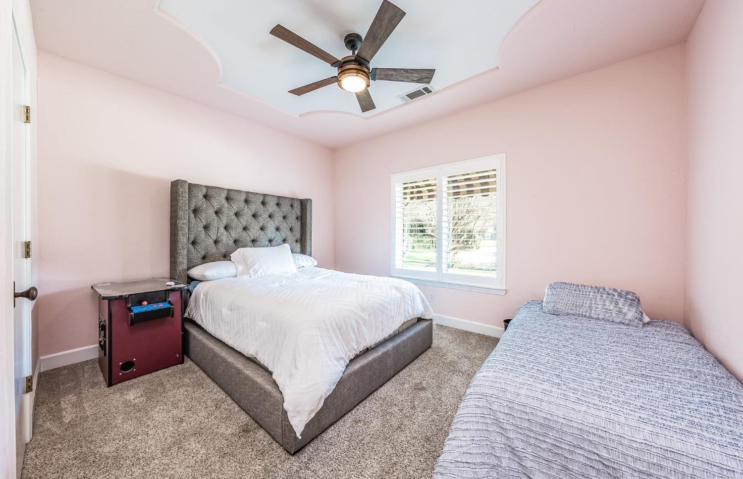 Hanford, California 93230, United States, 5 Bedrooms Bedrooms, ,5 BathroomsBathrooms,Residential,Active,144196