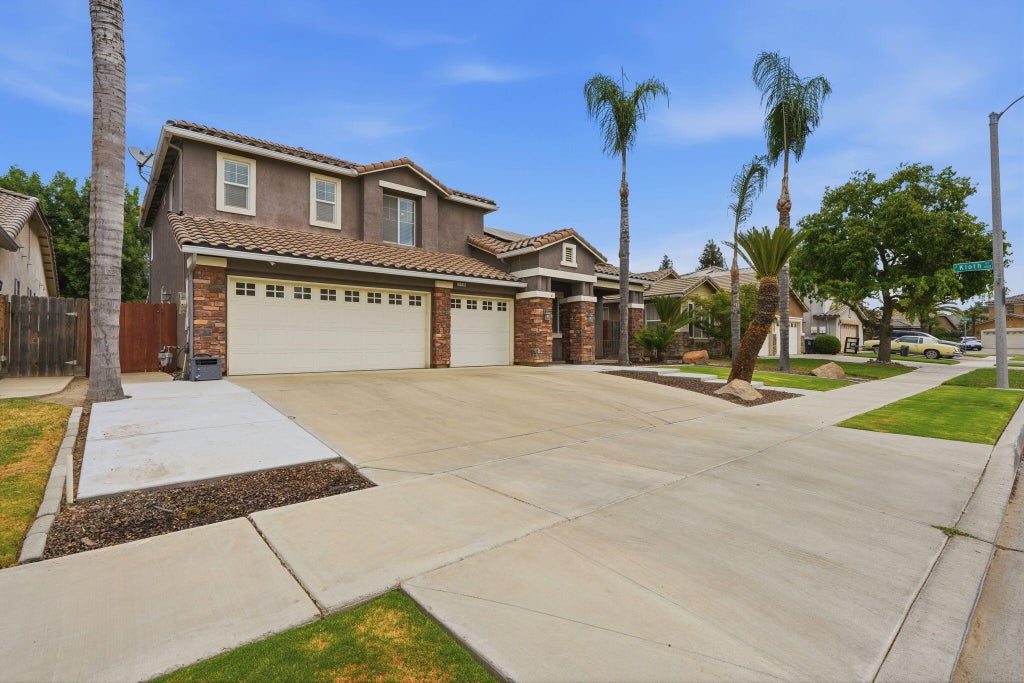 Photo of 150 E Reese Avenue, Visalia, CA 93277 (MLS # 242904)