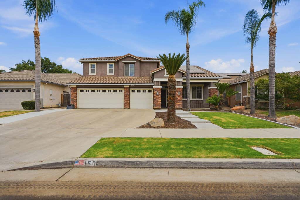 Photo of 150 E Reese Avenue, Visalia, CA 93277 (MLS # 242904)