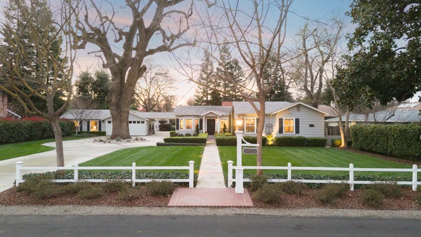 407 N TODD ST, VISALIA, CA 93291 - Image b2ebfdf1e87c64ee58e5c5e773c857b8/907310267