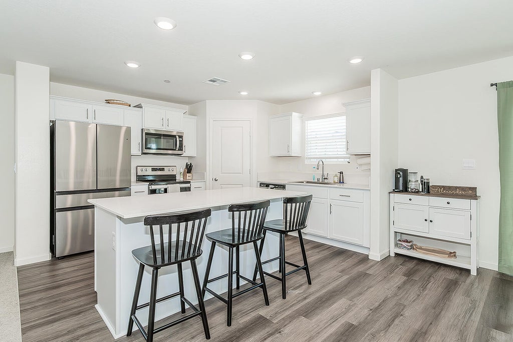 Photo of 1105 E Packwood Avenue, Visalia, CA 93292 (MLS # 242375)