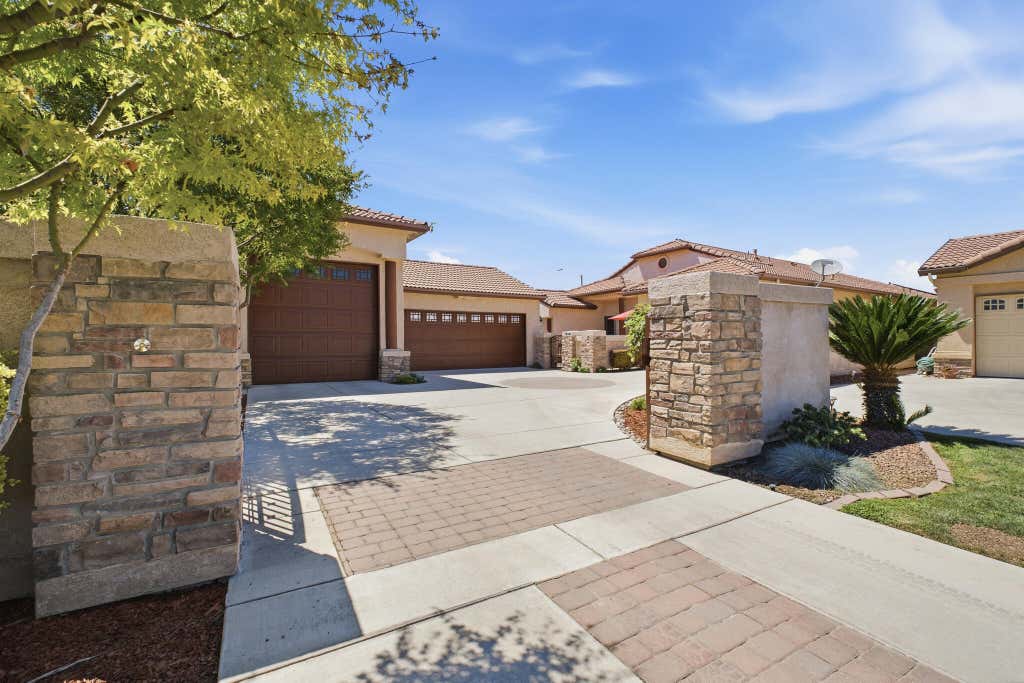 Photo of 1220 E Copper Court, Visalia, CA 93292 (MLS # 242980)