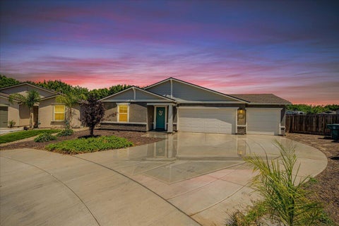 Photo of 2428 Wolf Creek Place, Tulare, CA 93274 (MLS # 242082)