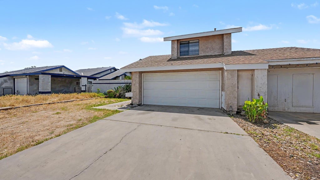 Photo of 807 E Harold Avenue, Visalia, CA 93292 (MLS # 241359)