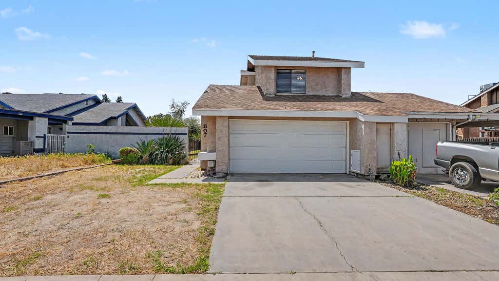 Photo of 807 E Harold Avenue, Visalia, CA 93292 (MLS # 241359)