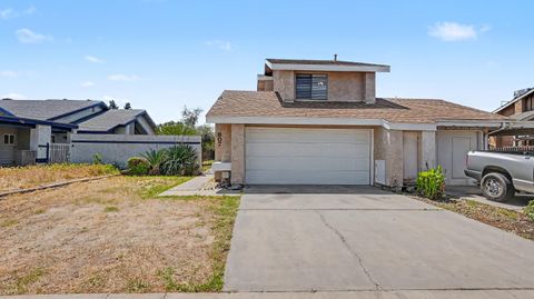 Photo of 807 E Harold Avenue, Visalia, CA 93292 (MLS # 241359)