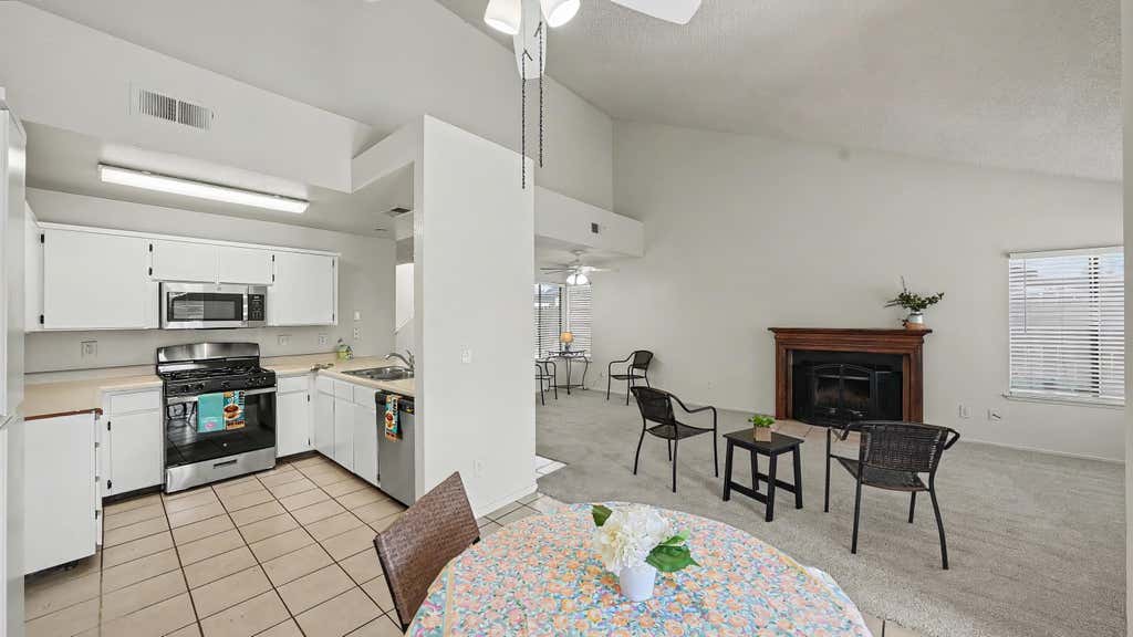 Photo of 807 E Harold Avenue, Visalia, CA 93292 (MLS # 241359)