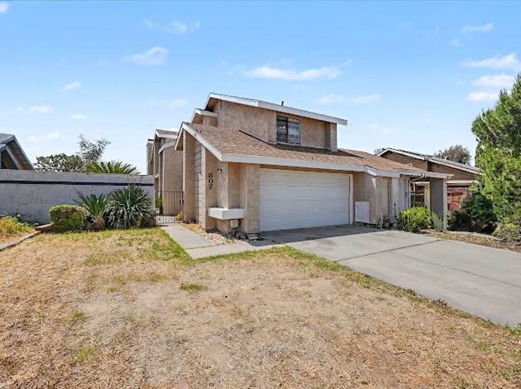 Photo of 807 E Harold Avenue, Visalia, CA 93292 (MLS # 241359)
