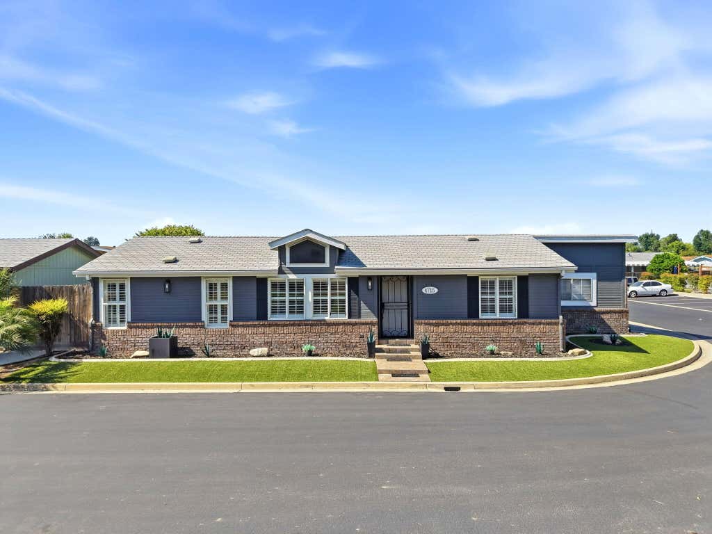 Photo of 4715 S Verde Vista Street, Visalia, CA 93277 (MLS # 241653)