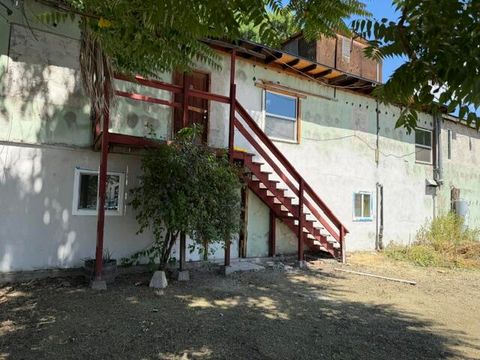 Photo of 227 E Orange Avenue, Porterville, CA 93257 (MLS # 240994)