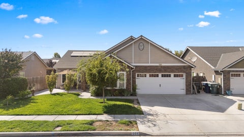 Photo of 689 Montana De Oro Street, Tulare, CA 93274 (MLS # 244300)