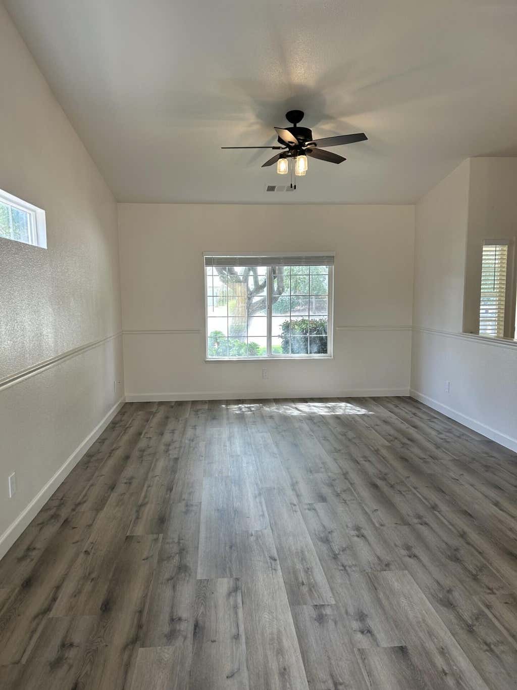 Photo of 4724 W Manor Court, Visalia, CA 93291 (MLS # 242077)