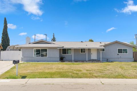 Photo of 1529 W Wren Avenue, Visalia, CA 93291 (MLS # 241620)