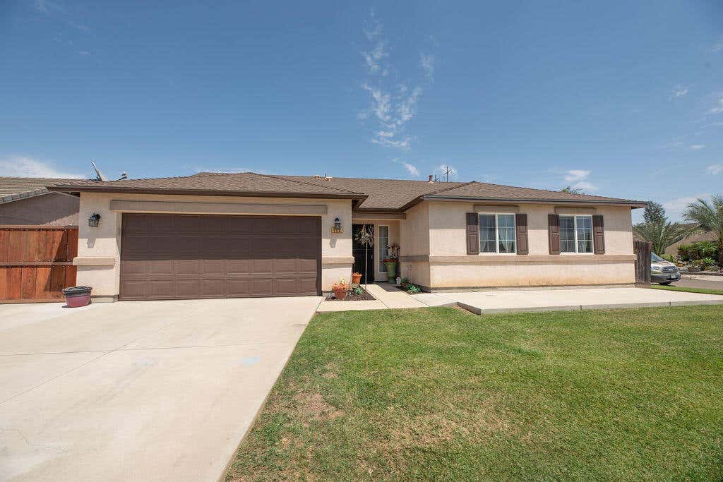 Photo of 112 N Casablanca Street, Visalia, CA 93292 (MLS # 242993)