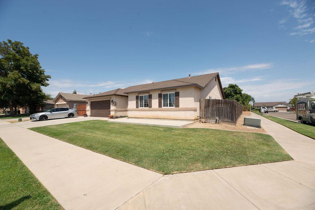 Photo of 112 N Casablanca Street, Visalia, CA 93292 (MLS # 242993)