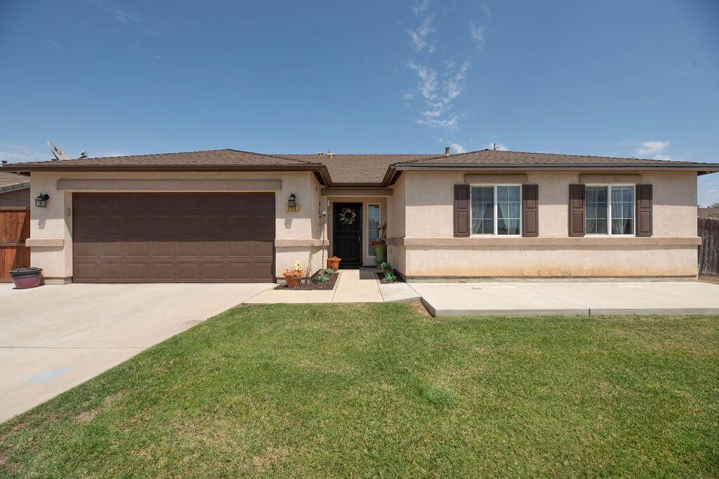 Photo of 112 N Casablanca Street, Visalia, CA 93292 (MLS # 242993)