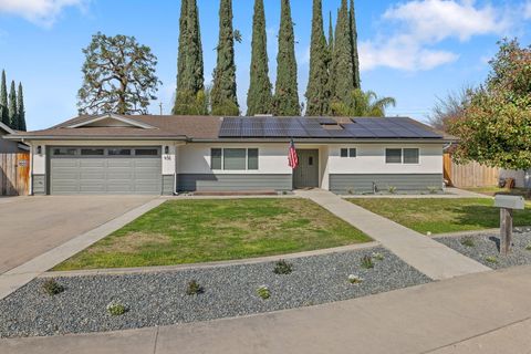 Photo of 936 W Harter Avenue, Visalia, CA 93277 (MLS # 240050)