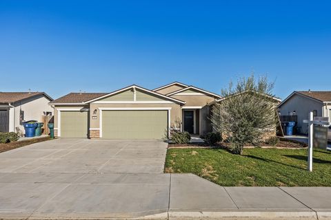 Photo of 584 Shadow Creek Court, Tulare, CA 93274 (MLS # 239938)