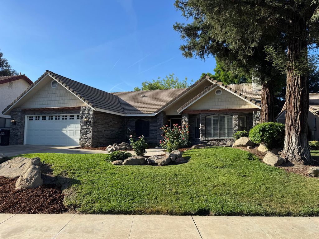 Photo of 1827 E Evergreen Court, Visalia, CA 93292 (MLS # 240892)
