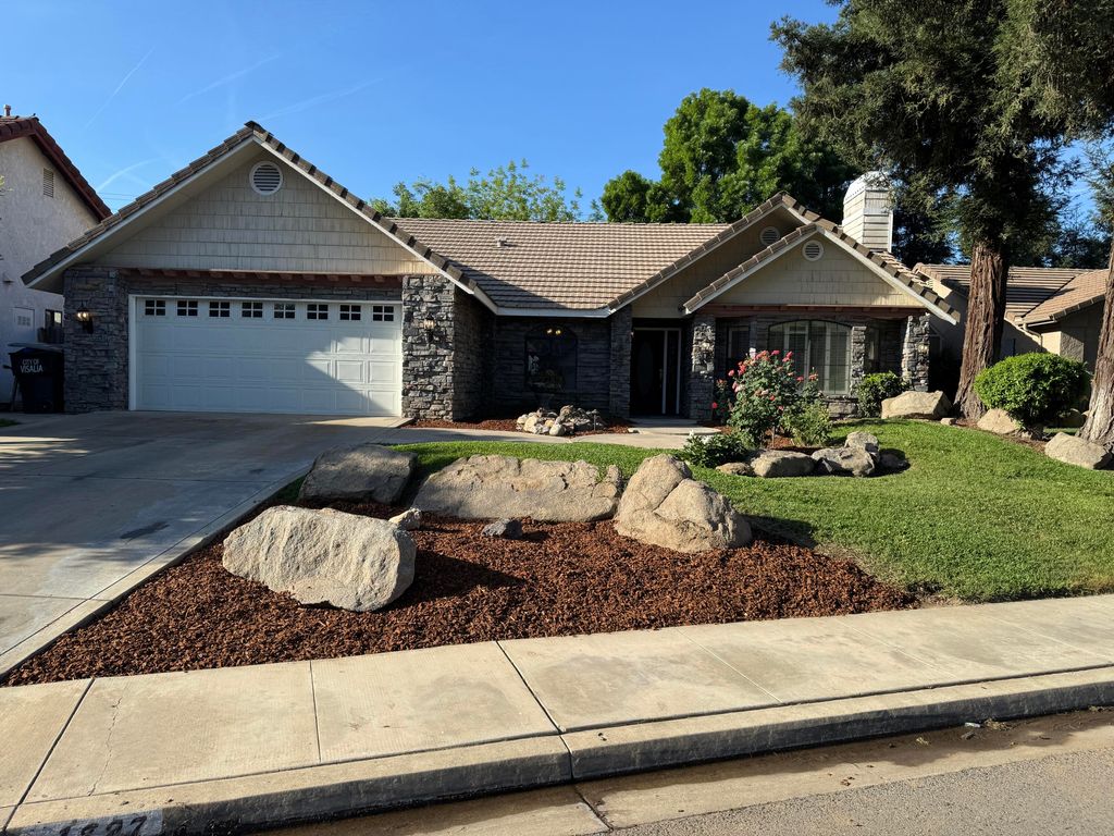 Photo of 1827 E Evergreen Court, Visalia, CA 93292 (MLS # 240892)