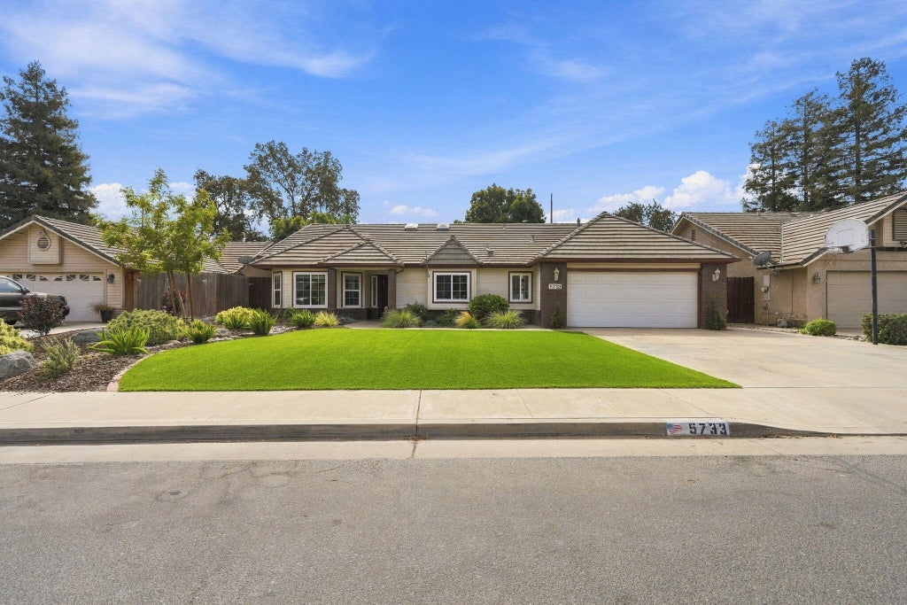 Photo of 5733 W Vassar, Visalia, CA 93277 (MLS # 244613)
