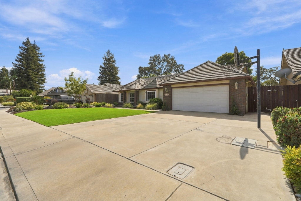 Photo of 5733 W Vassar, Visalia, CA 93277 (MLS # 244613)