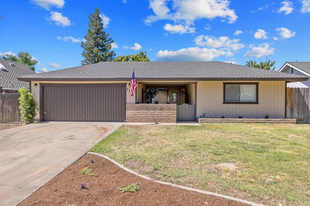 Photo of 2324 E Harvard Court, Visalia, CA 93292 (MLS # 242617)