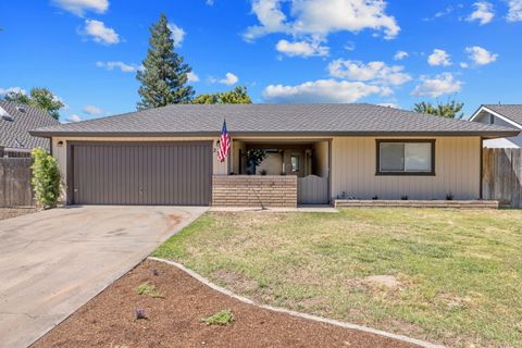 Photo of 2324 E Harvard Court, Visalia, CA 93292 (MLS # 242617)