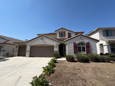 Photo of 187 Emperor Way, Dinuba, CA 93618 (MLS # 240427)