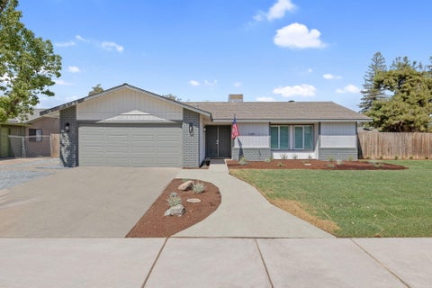 Photo of 1409 Joyce Place, Exeter, CA 93221 (MLS # 244214)