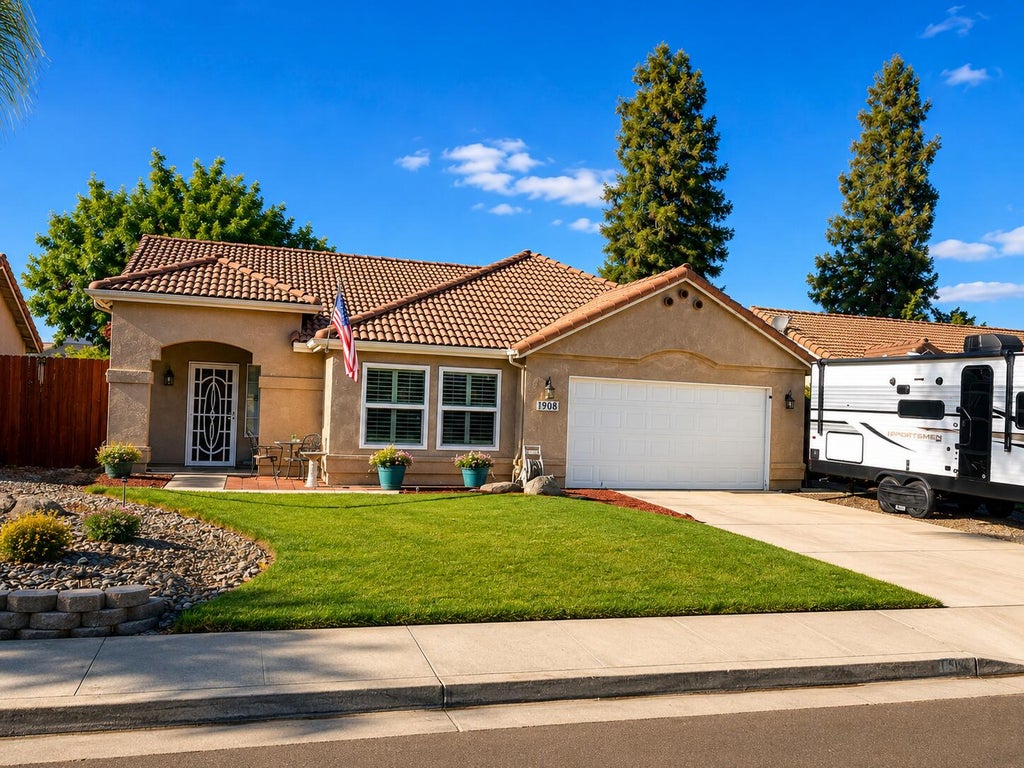 Photo of 1908 E College Avenue, Visalia, CA 93292 (MLS # 243147)