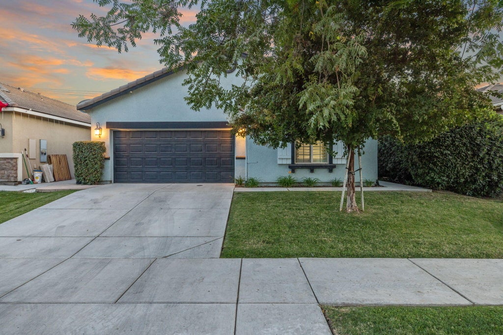 Photo of 3605 W Delta Avenue, Visalia, CA 93291 (MLS # 244437)